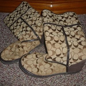 PRICE FIRM Coach signature Nikole boots